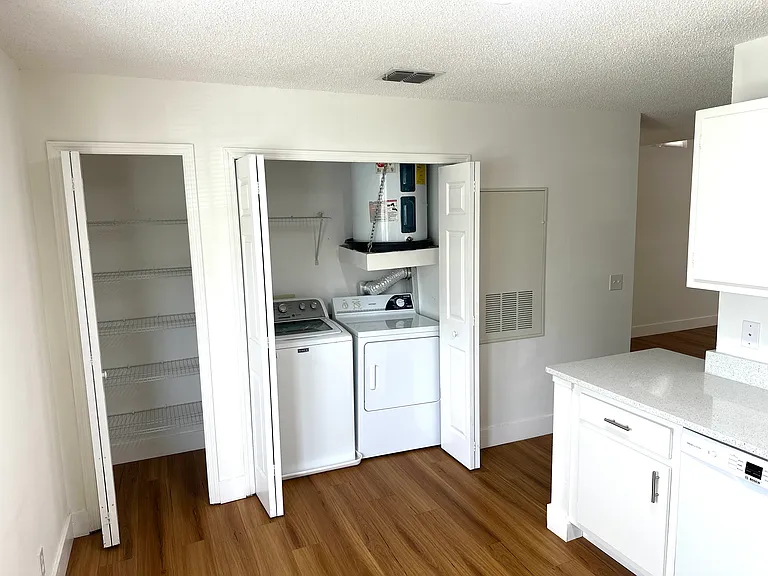 6020 Scotchwood Gln #210 — Photo 22