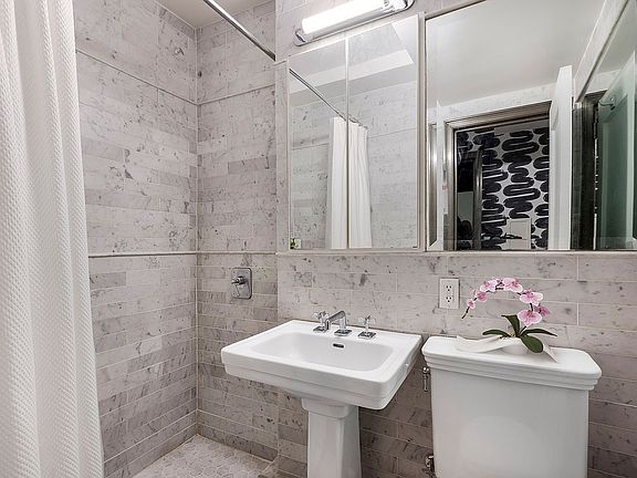 5th image of 24 5th Ave APT 510