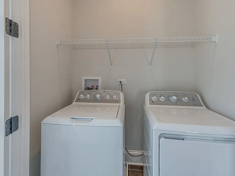 Eldridge Townhome Rentals — Photo 12