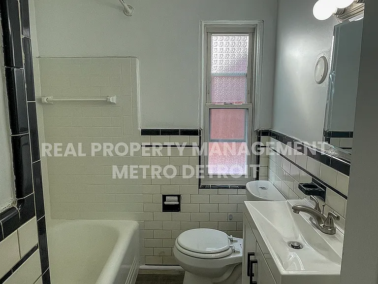 16210 Ferguson St — Photo 11