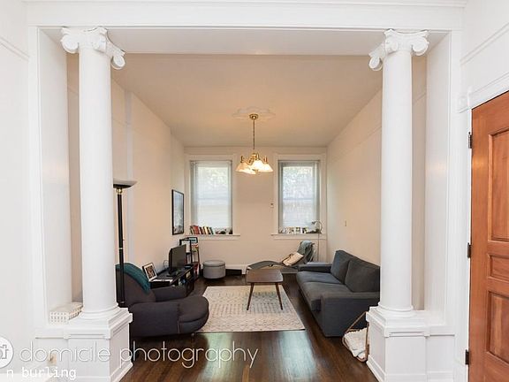 3rd image of 1629 N Burling St #1026