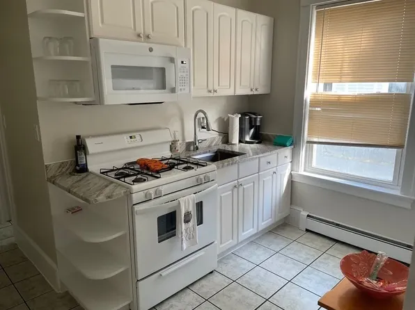 8 Hancock St #1L, Salem, MA 01970
