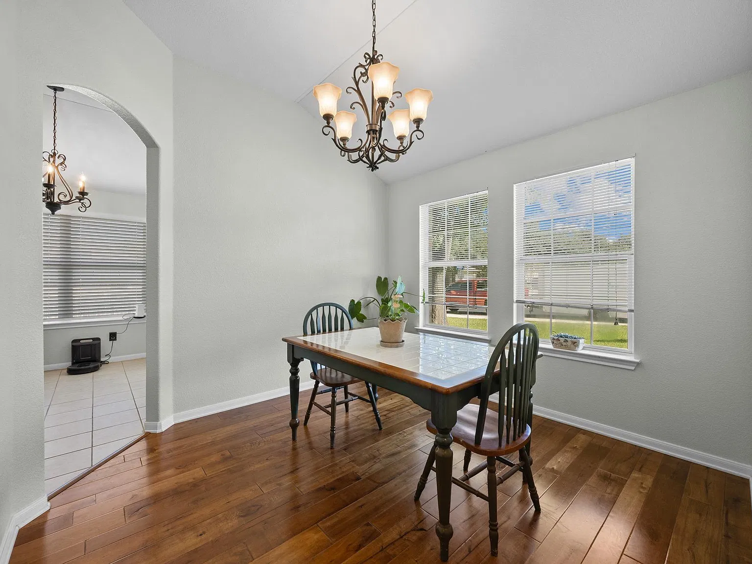 3 bed, 2.0 bath, 1660 sqft, $2,100 — Photo 4