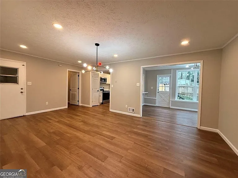 1055 Pinecrest Dr — Photo 14