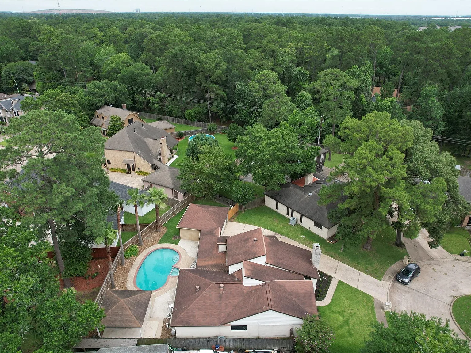 4 bed, 2.5 bath, 2460 sqft, $2,440 — Photo 2
