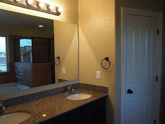 3rd image of 213 S Manzanita Dr
