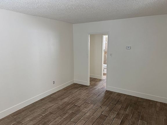 3rd image of 2517 Cedar Ave