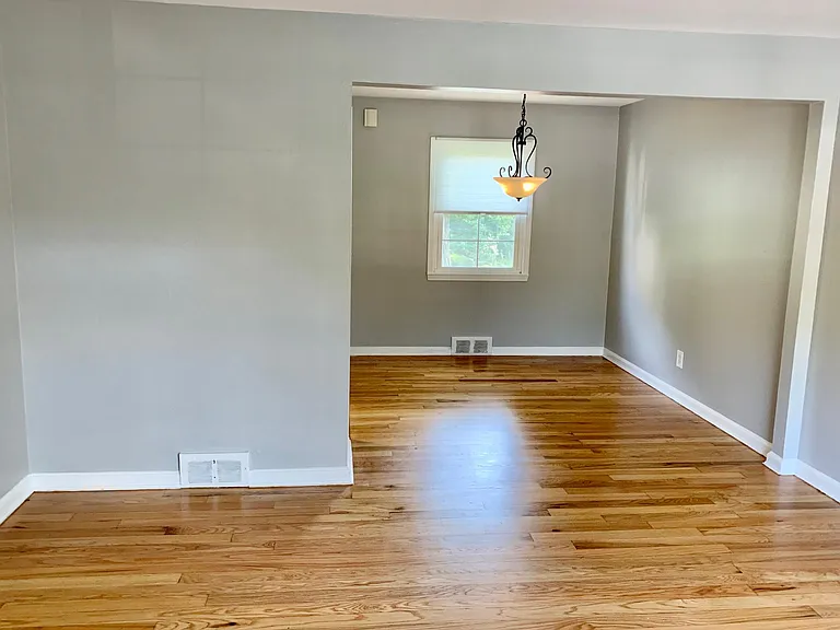 660 Graefield Ct — Photo 2