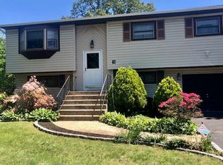 15 Fulton St, Brentwood, NY 11717