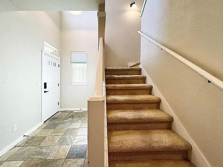 2523 Mountain Ter — Photo 37