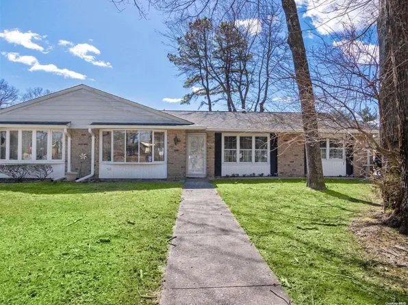 308 Torquay Court #B, Ridge, NY 11961