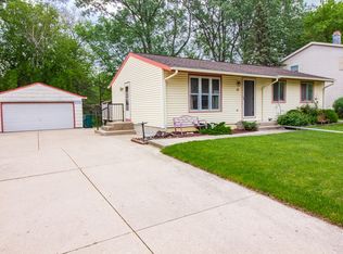 39 N Maria Dr, Elkhorn, WI 53121