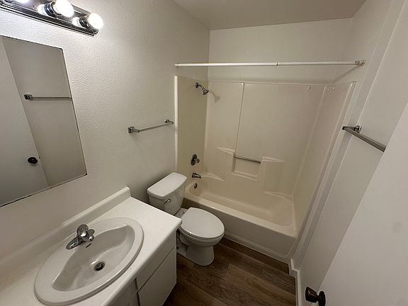 5th image of 1511 Bath St #9