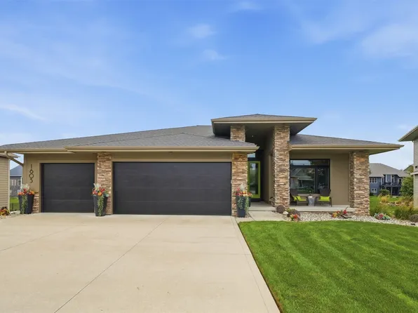 1605 NE Silkwood Ct, Grimes, IA 50111