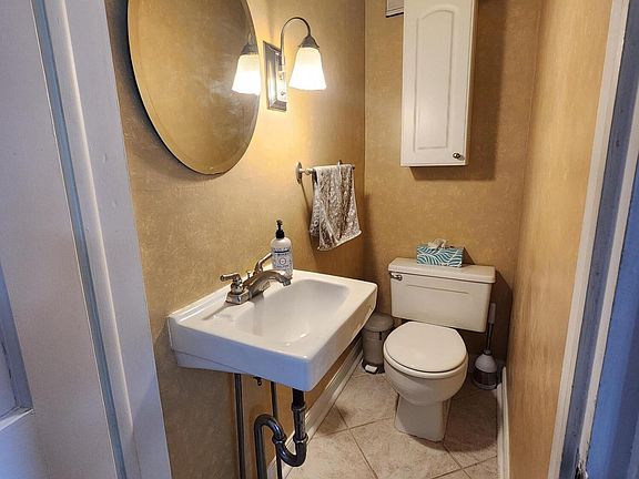 5th image of 872 Collindale Ave NW