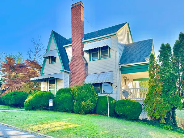 416 Brussels Ave, Clifton Forge, VA 24422