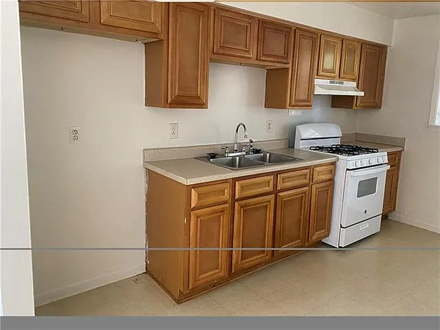 2 bed, 1.0 bath, 800 sqft, $900 — Photo 2