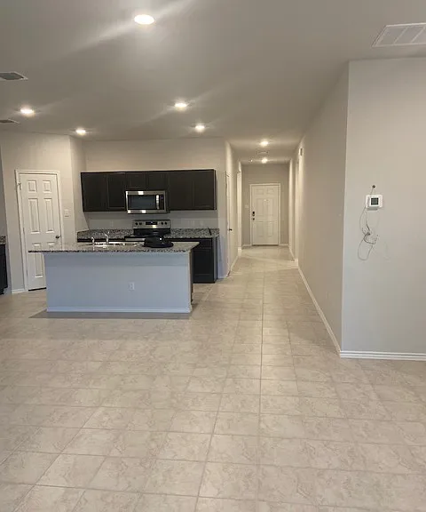 516 Taggart Trl — Photo 4