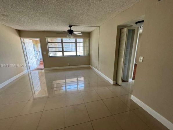1030 Twin Lakes Dr #21R