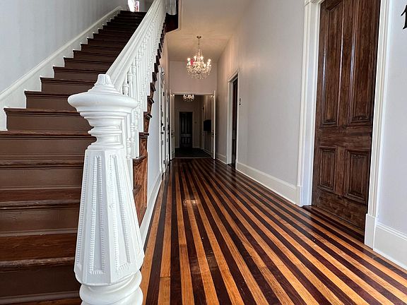 2nd image of 904 Scott St APT 3