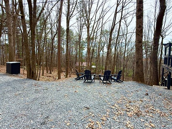 4th image of 325 Pettit Ridge Rd