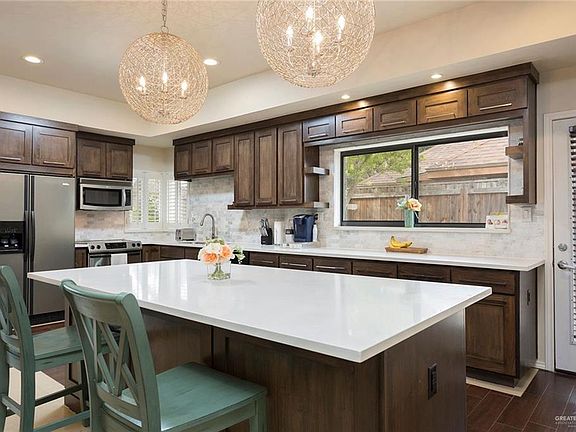 2nd image of 312 Kiwi St W
