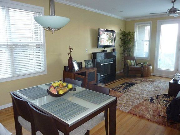 3rd image of 3350 N Southport Ave APT 3N