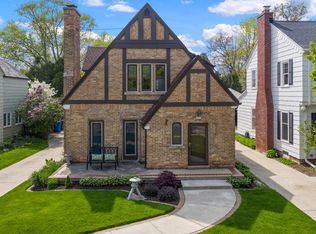 6063 N Kent Ave, Whitefish Bay, WI 53217