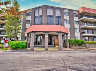 4901 Golf Rd APT 310, Skokie, IL 60077