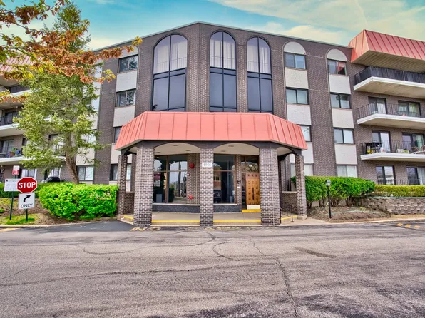 4901 Golf Rd APT 310, Skokie, IL 60077