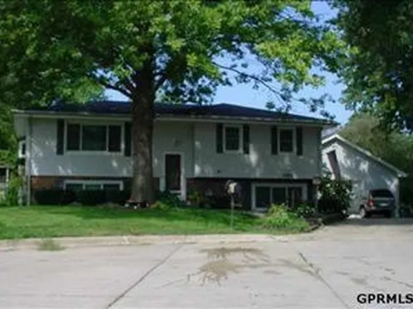 10529 S Cir, Omaha, NE 68127
