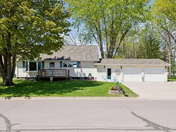 114 Blair Ave S, Hinckley, MN 55037