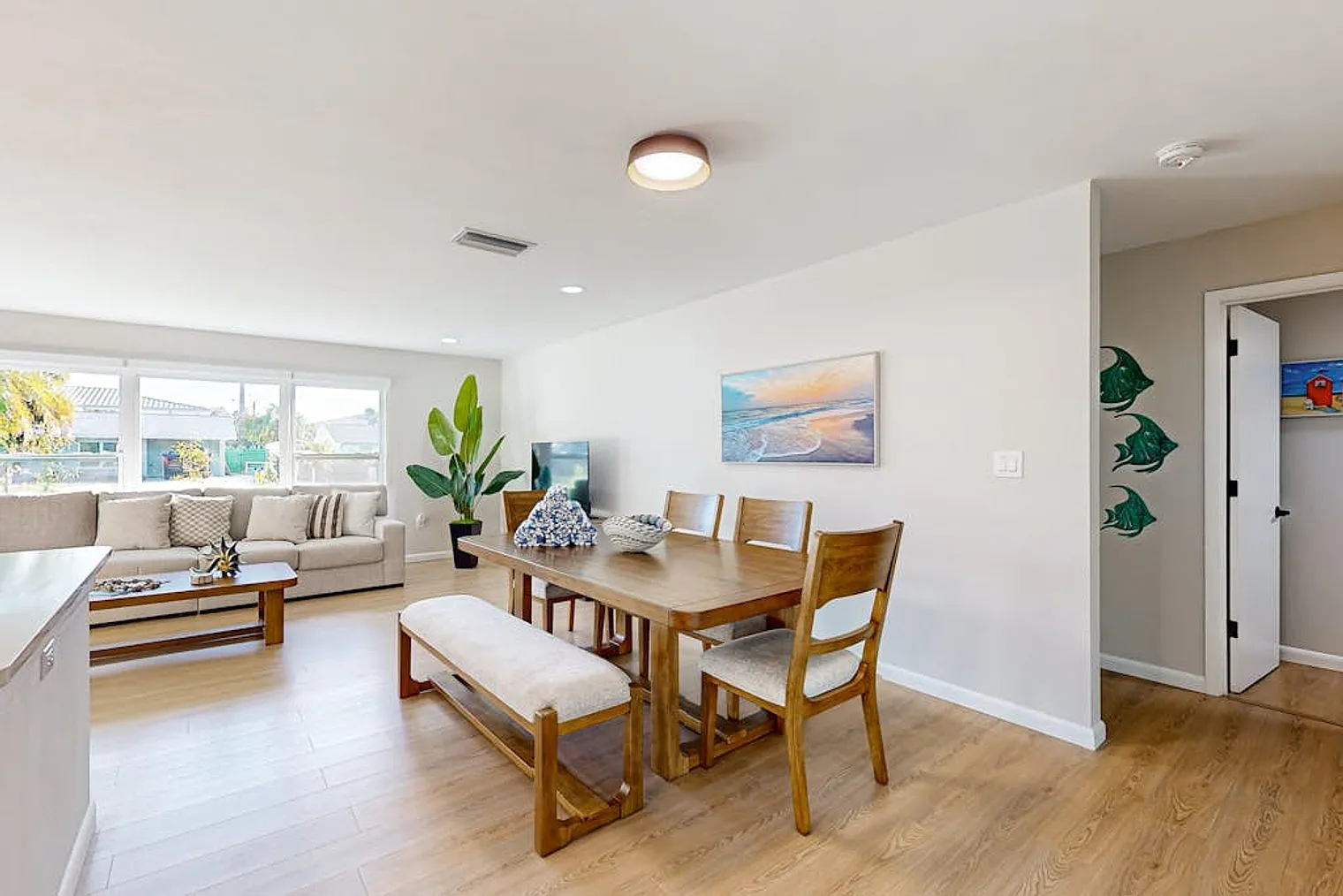 3 bed, 2.0 bath, 2303 sqft, $2,978 — Photo 3