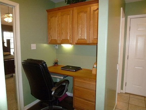 4th image of 84 Park Ln