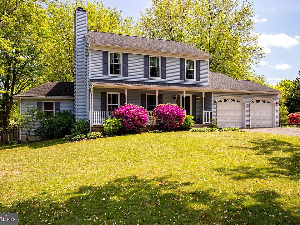 1st image of 101 Waters Edge Ln