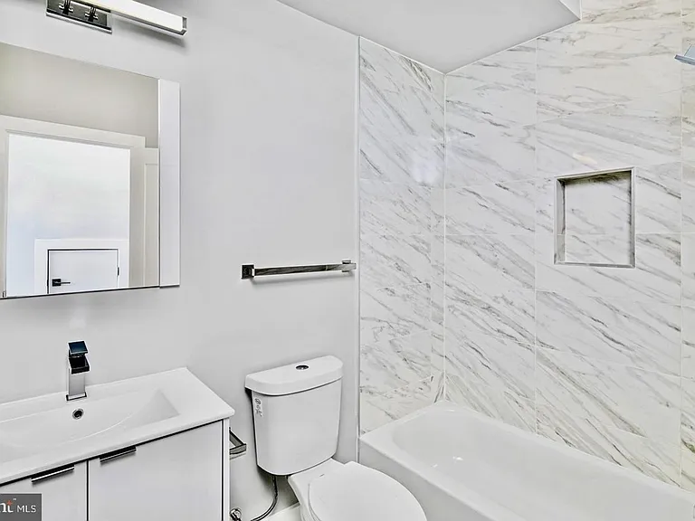 Brand New Luxury Apartments — Photo 16