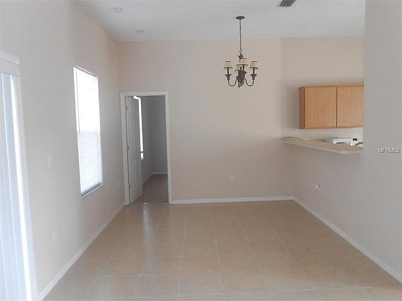 3rd image of 913 Alsace Dr