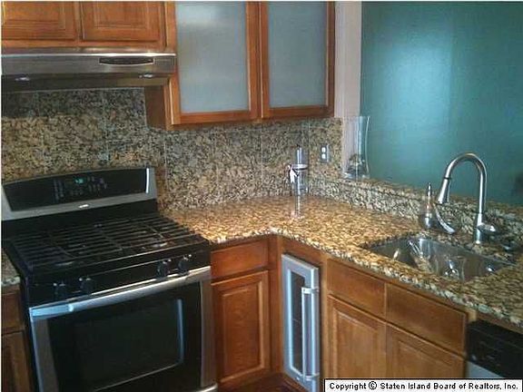 3rd image of 250 Bruckner Ave