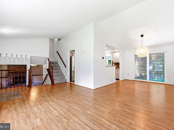 4th image of 9 Three Willows Ct