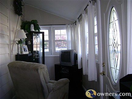 5th image of 2070 Monroe Ave