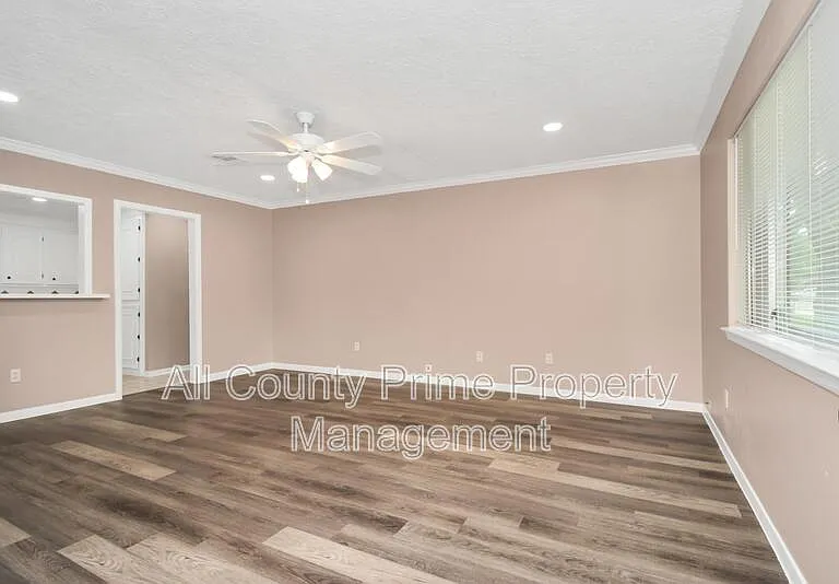 1906 Airline Dr — Photo 3