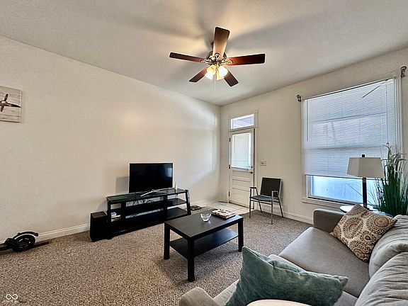 3rd image of 833 Camp St #835