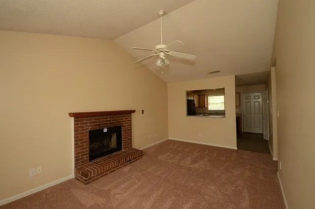 122 Creekview Dr — Photo 4