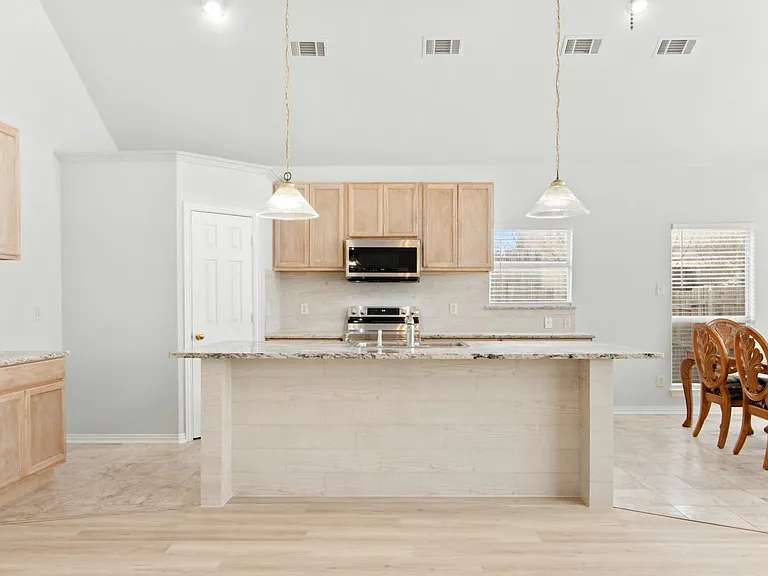 3131 Atrium Dr — Photo 17