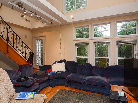 4th image of 1719 W Barry Ave Rear 2