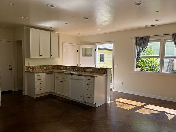 2nd image of 108 Myrtle St