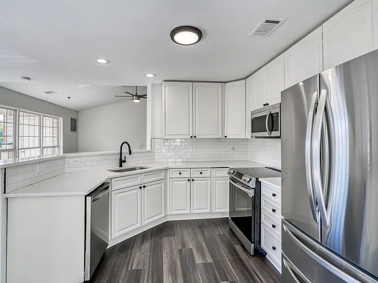 2501 Coleridge Dr #3D — Photo 35