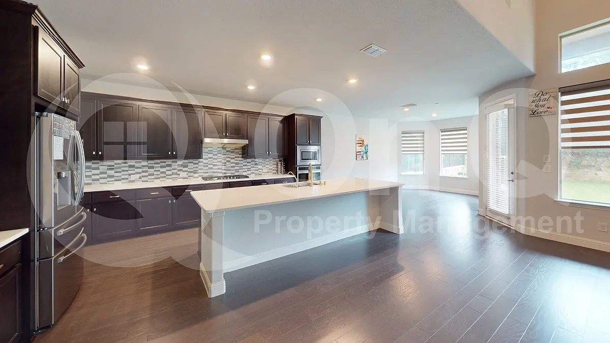 4 bed, 3.5 bath, 3528 sqft, $3,899 — Photo 3