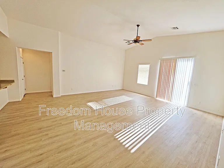 6451 Goodale St — Photo 27