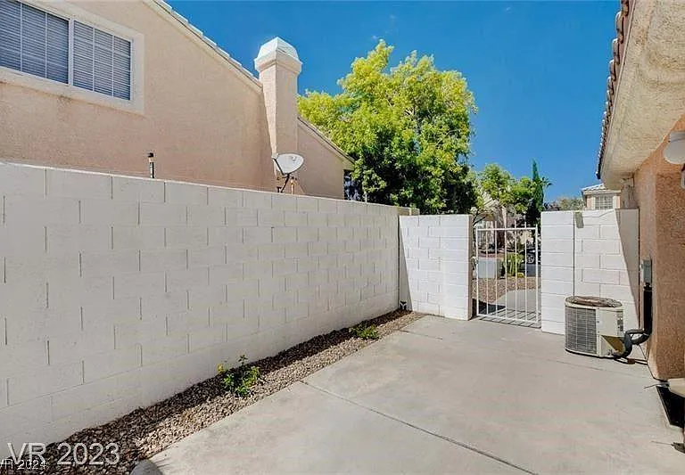 8429 Sewards Bluff Ave — Photo 5